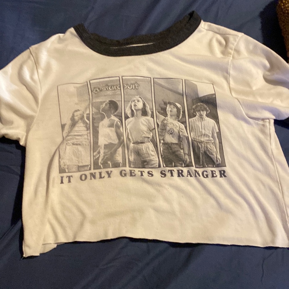 cropped stranger things shirt